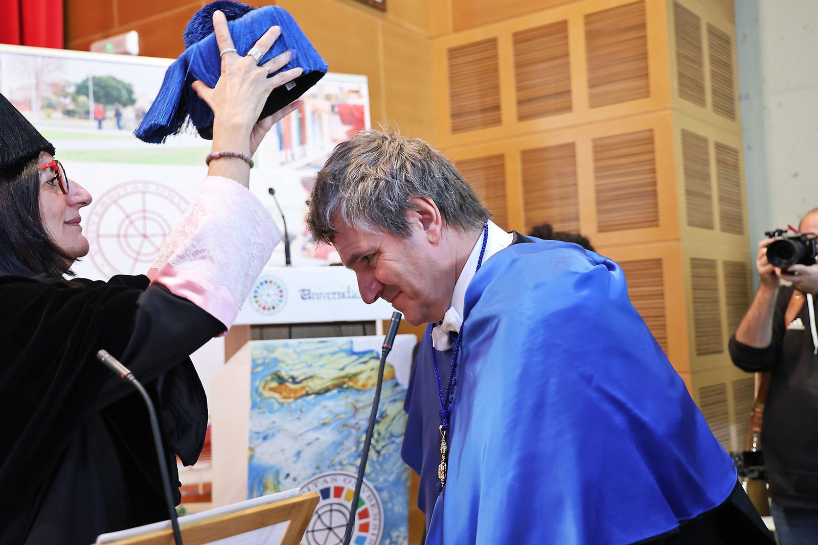 Imágenes de la ceremonia del nombramiento de Ryszard Lobinski como Doctor Honoris Causa de la Universidad de Huelva.
