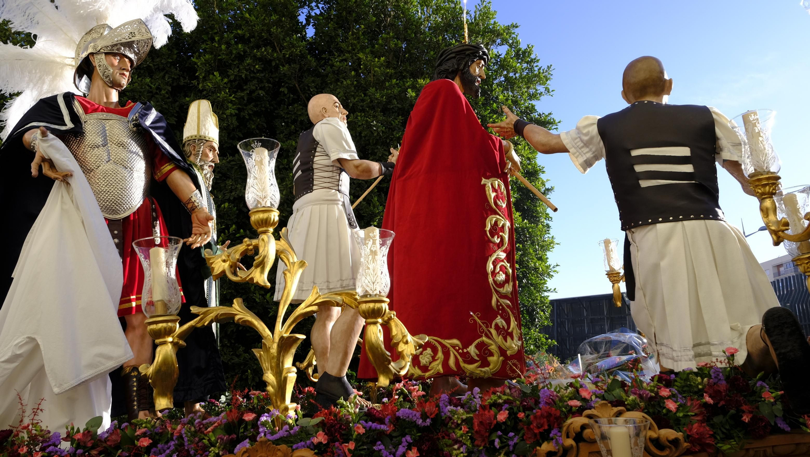 Coronación desaría al viento en su estación de Penitencia