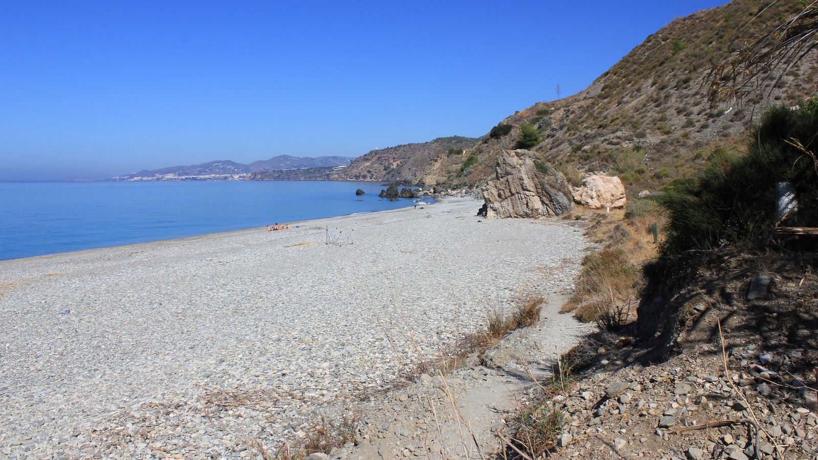 En Cala del Pino se practica el naturismo de modo muy natural. En Cala del Pino se practica el naturismo de modo muy natural.