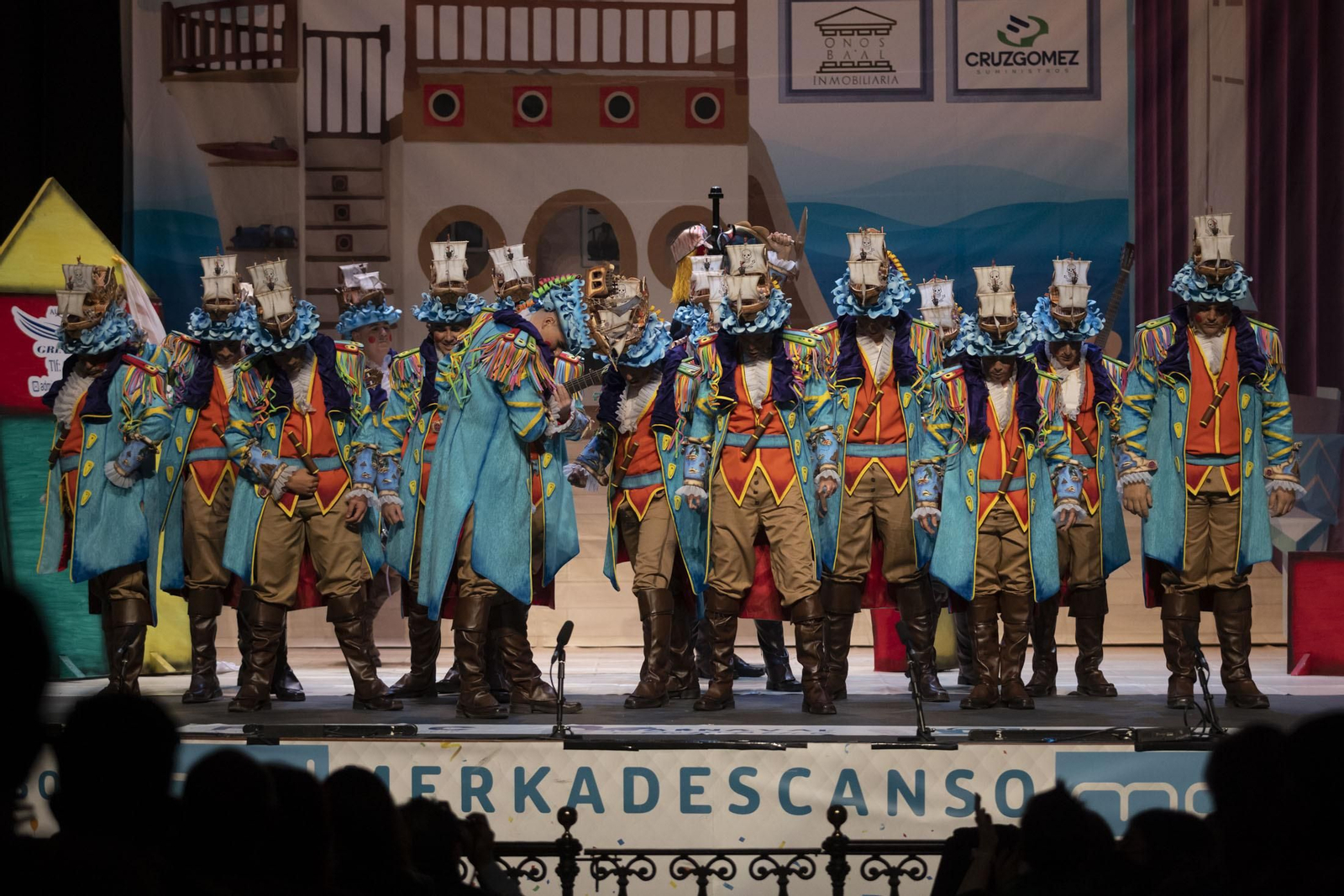 Imágenes de la actuación de la comparsa de Huelva 'La habitación de los sueños' en el Carnaval Colombino