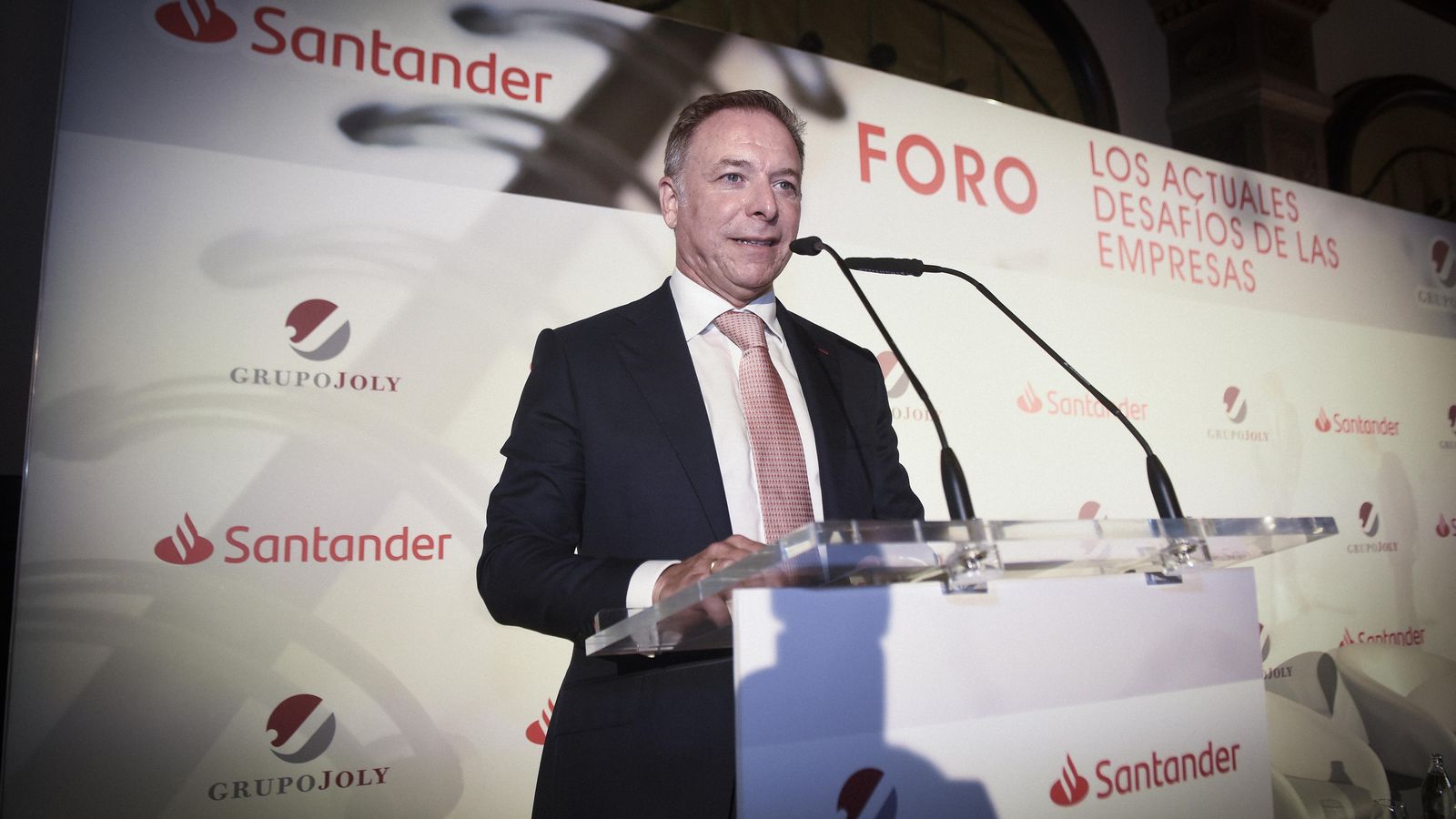 Manuel de la Cruz, director de Santander España en Andalucía.