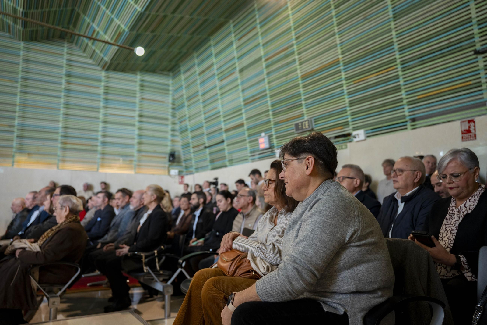 Almería rinde homenaje a su personal municipal con la imposición de los Escudos de Oro