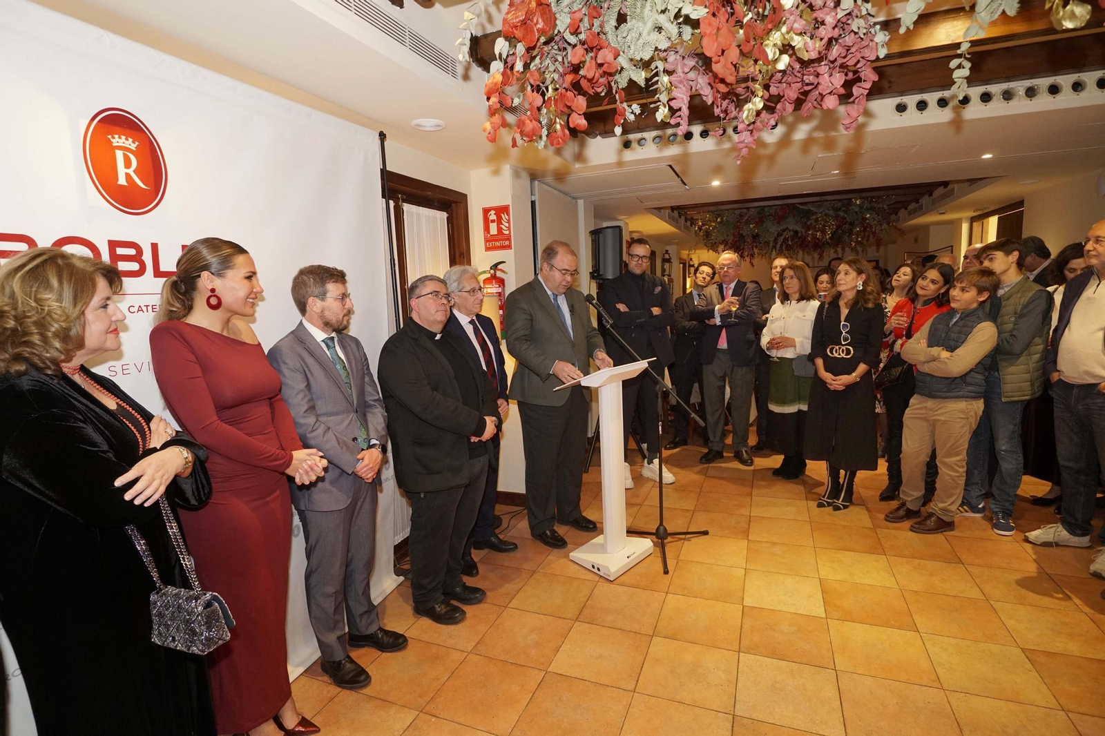 Las imágenes de la entrega de la Cántara de Honor a Laura Gallego en Casa Robles