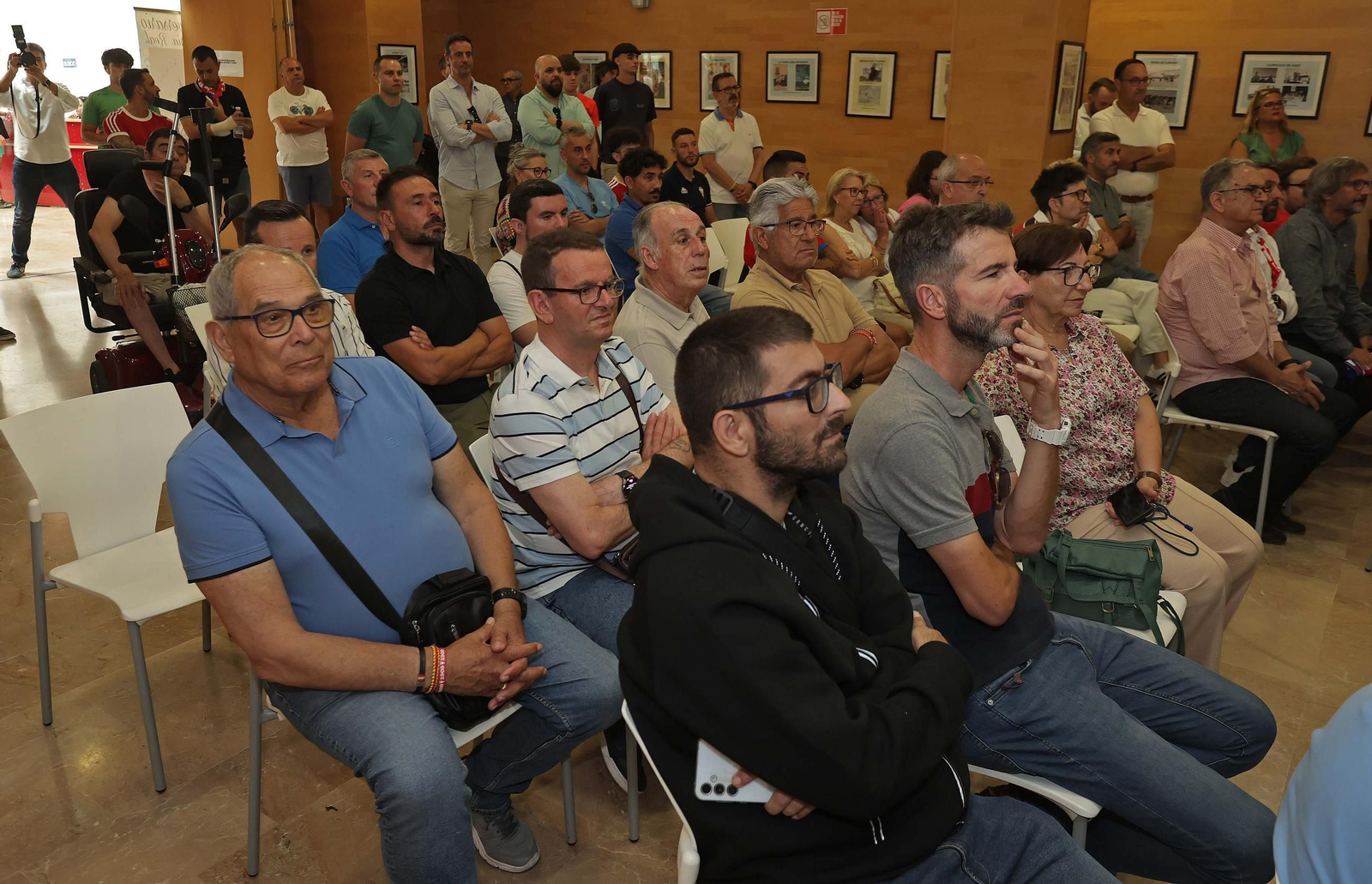 El acto de imposición de la insignia de la ciudad de Algeciras a Iván Turrillo, en imágenes