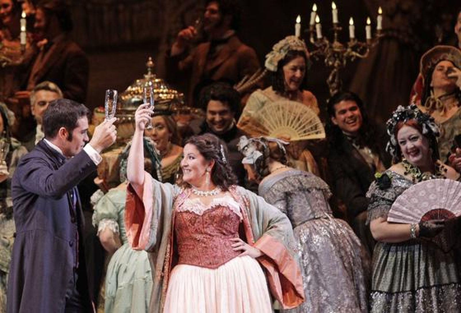 Una imagen del ensayo general de 'La Traviata' en el Teatro de la Maestranza. / Antonio Pizarro

Foto: Antonio Pizarro