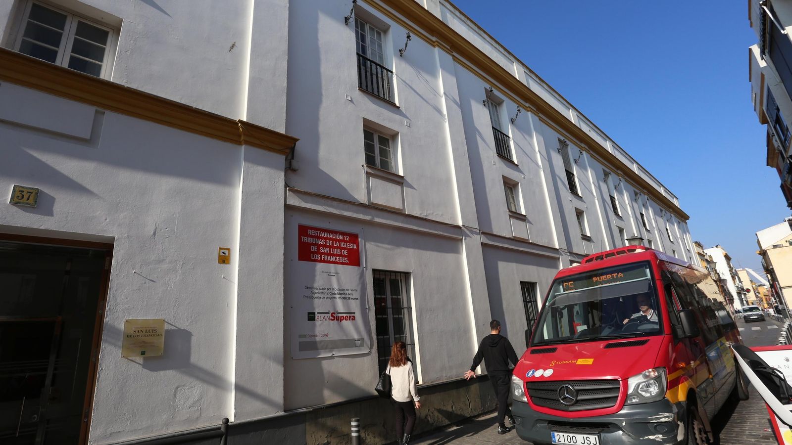 Fachada de la calle San Luis.