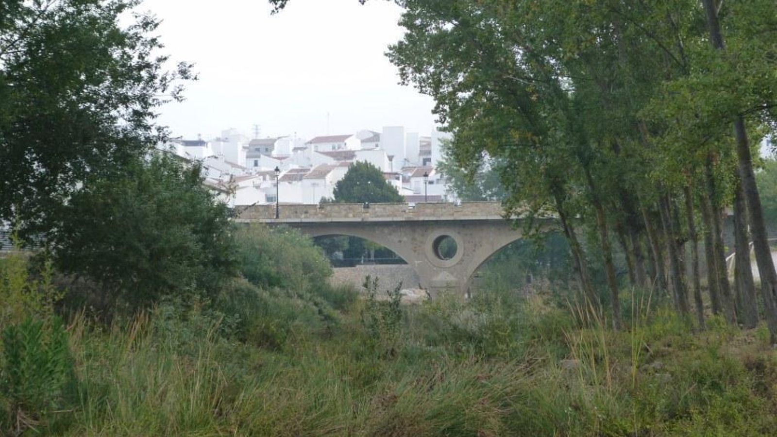Cruzaremos el puente nuevo de El Burgo.