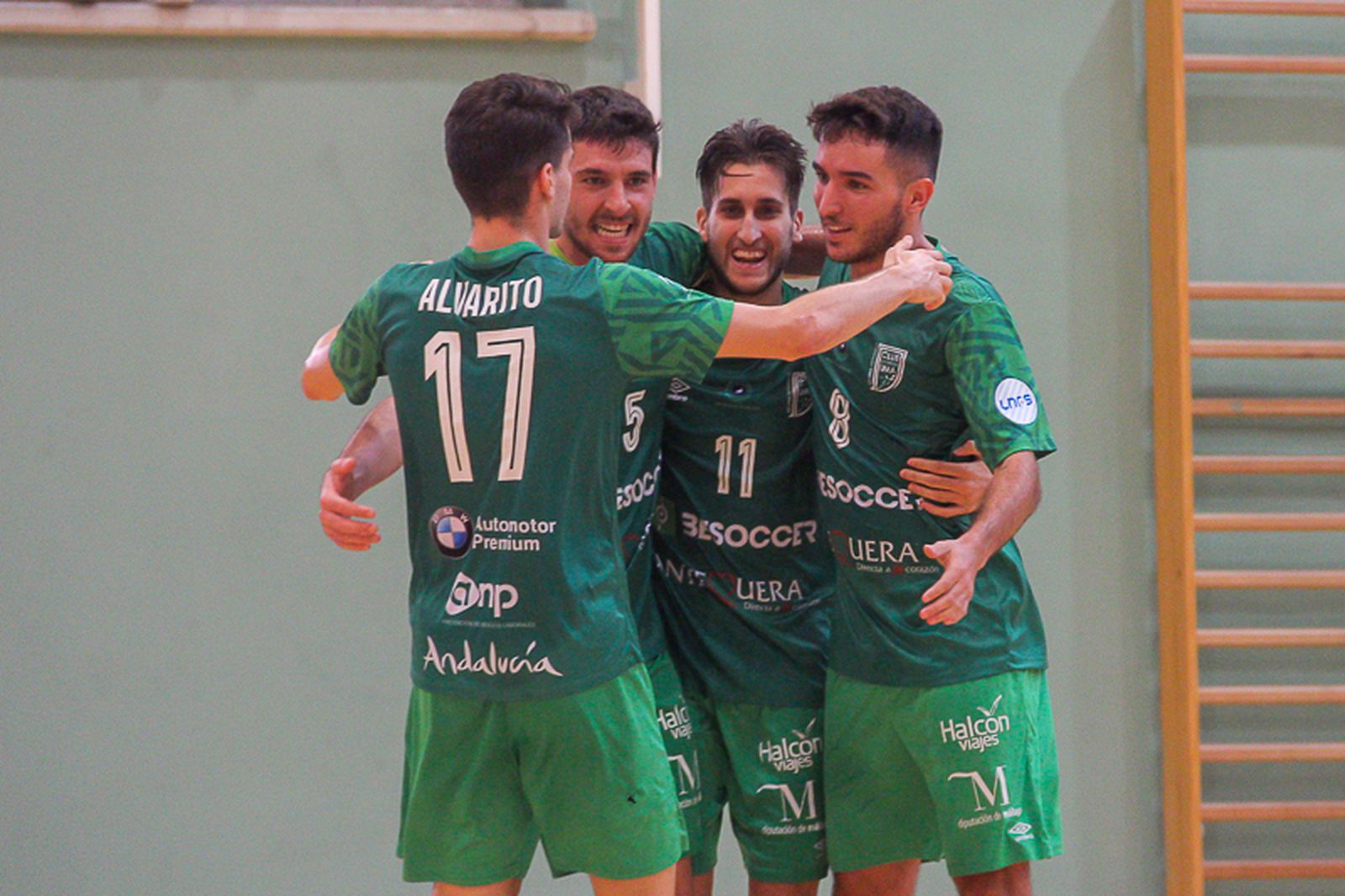 Los jugadores del UMA celebran el gol de Nacho Caballero.