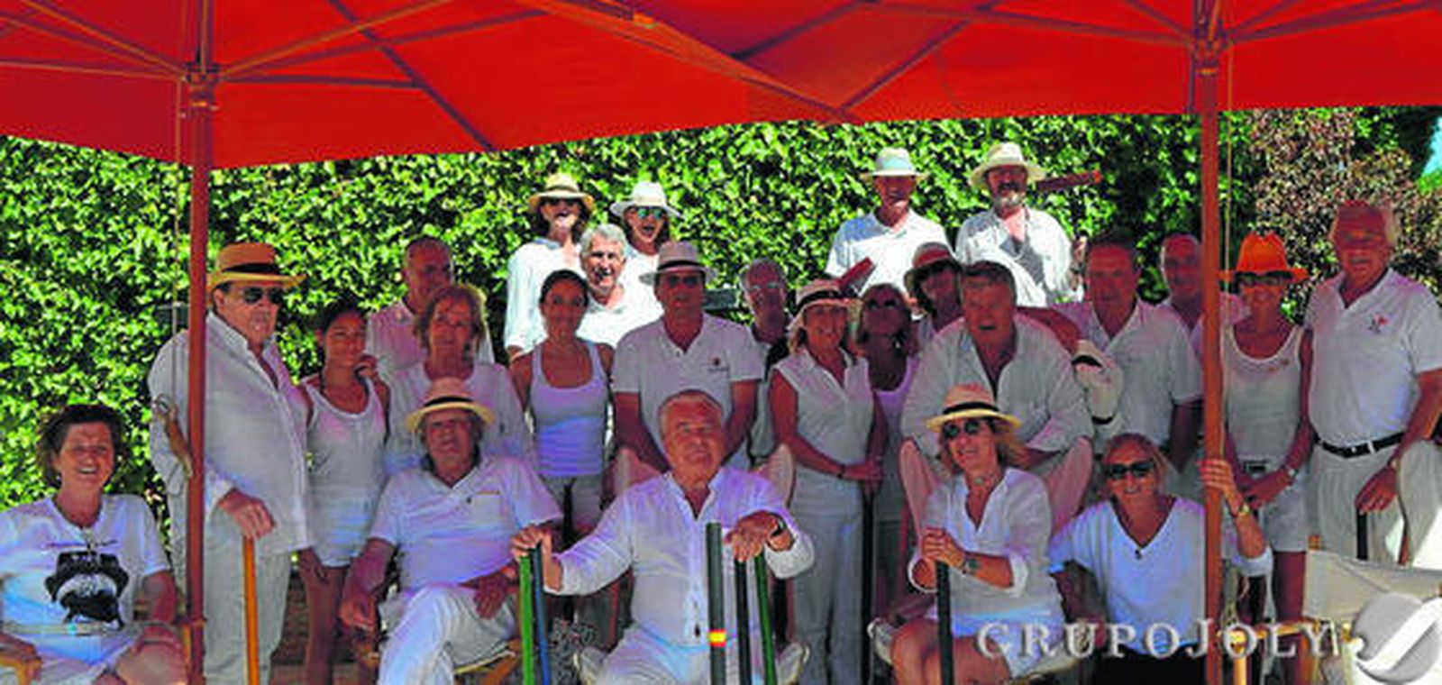 El grupo de jugadores que participaron en el II Trofeo Duquesa de Ahumada, en la Hacienda ‘El Rosalejo’, en Villamartín.

Foto: Ignacio Casas de Ciria