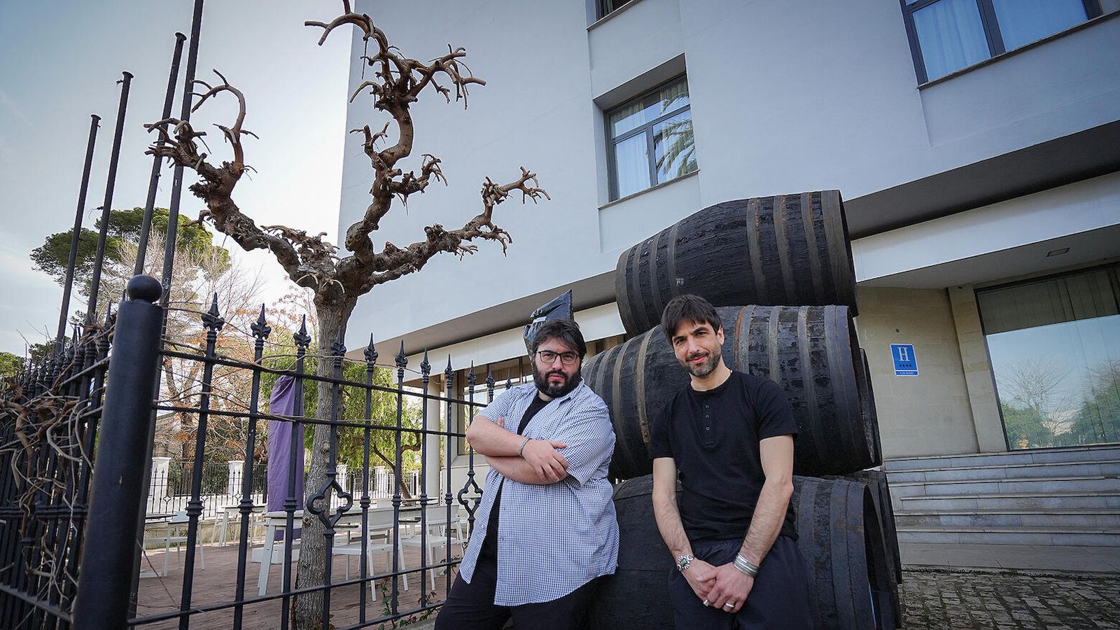 Rafael Estévez y Valeriano Paños, en la Avenida Álvaro Domecq.