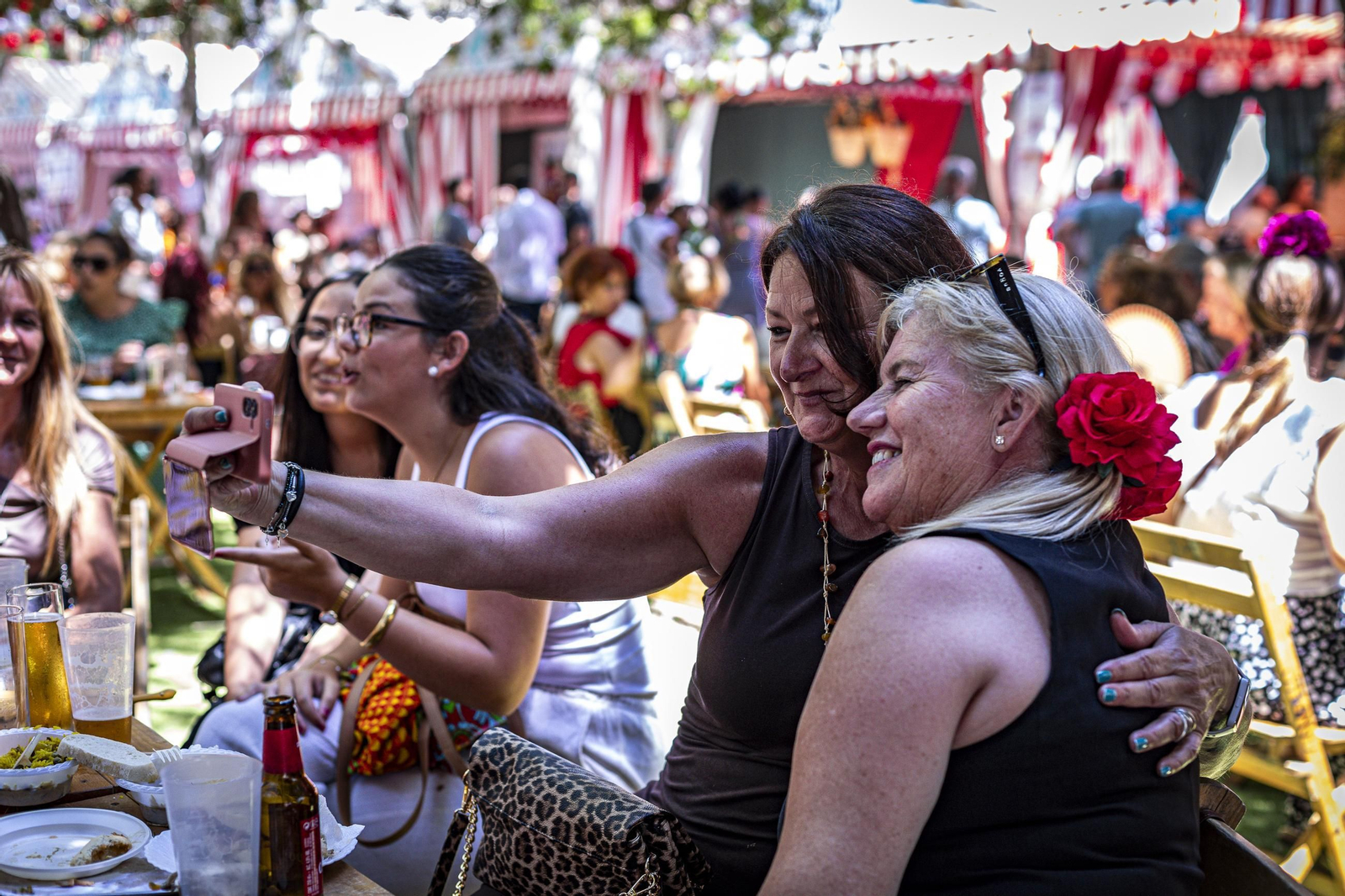 Búscate en las imágenes del Día de la Mujer de la Feria del Carmen y de la Sal de San Fernando