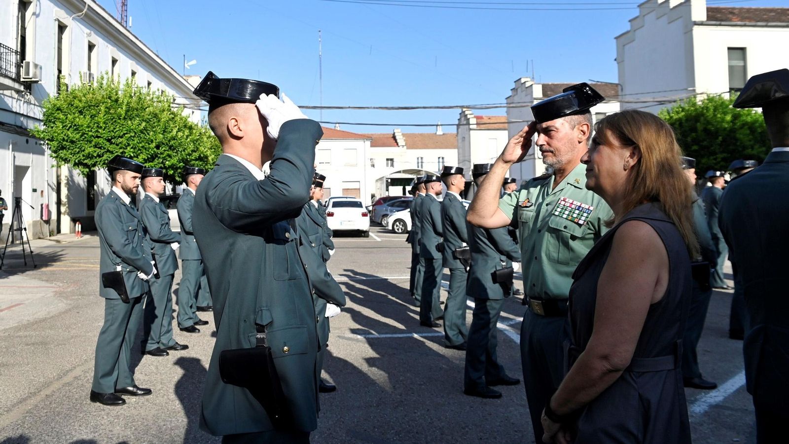 La subdelegada del Gobierno, Ana María López y el coronel jefe de la Comandancia de la Guardia Civil de Córdoba, Ramón María Clemente junto a los agente La subdelegada del Gobierno, Ana María López y el coronel jefe de la Comandancia de la Guardia Civil de Córdoba, Ramón María Clemente junto a los agente