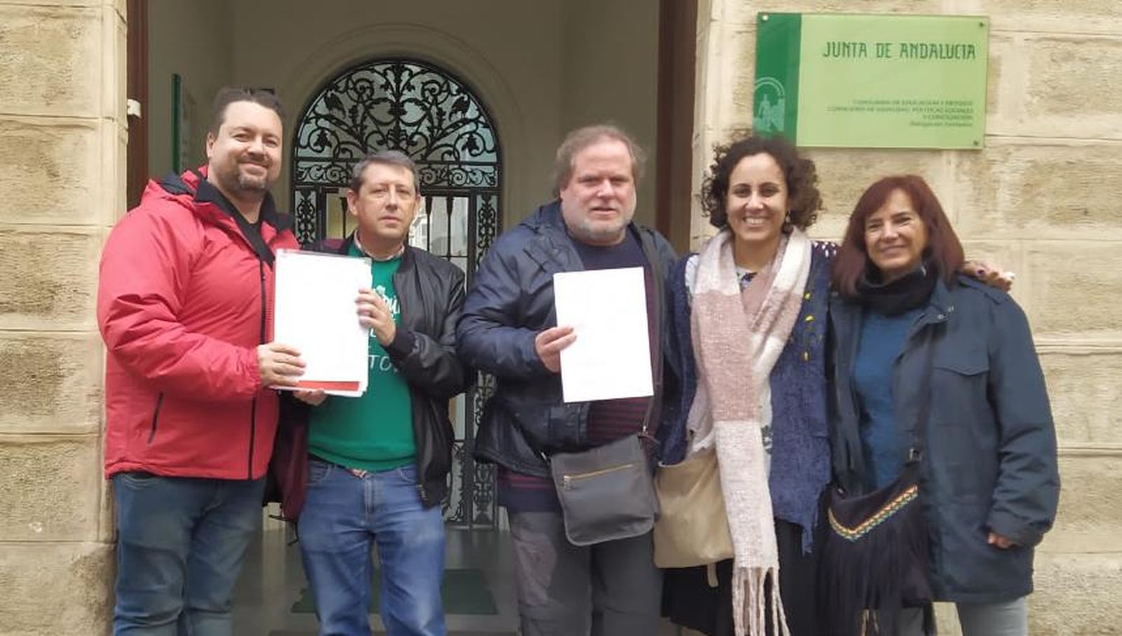 Miembros del sindicato momentos antes de presentar su denuncia