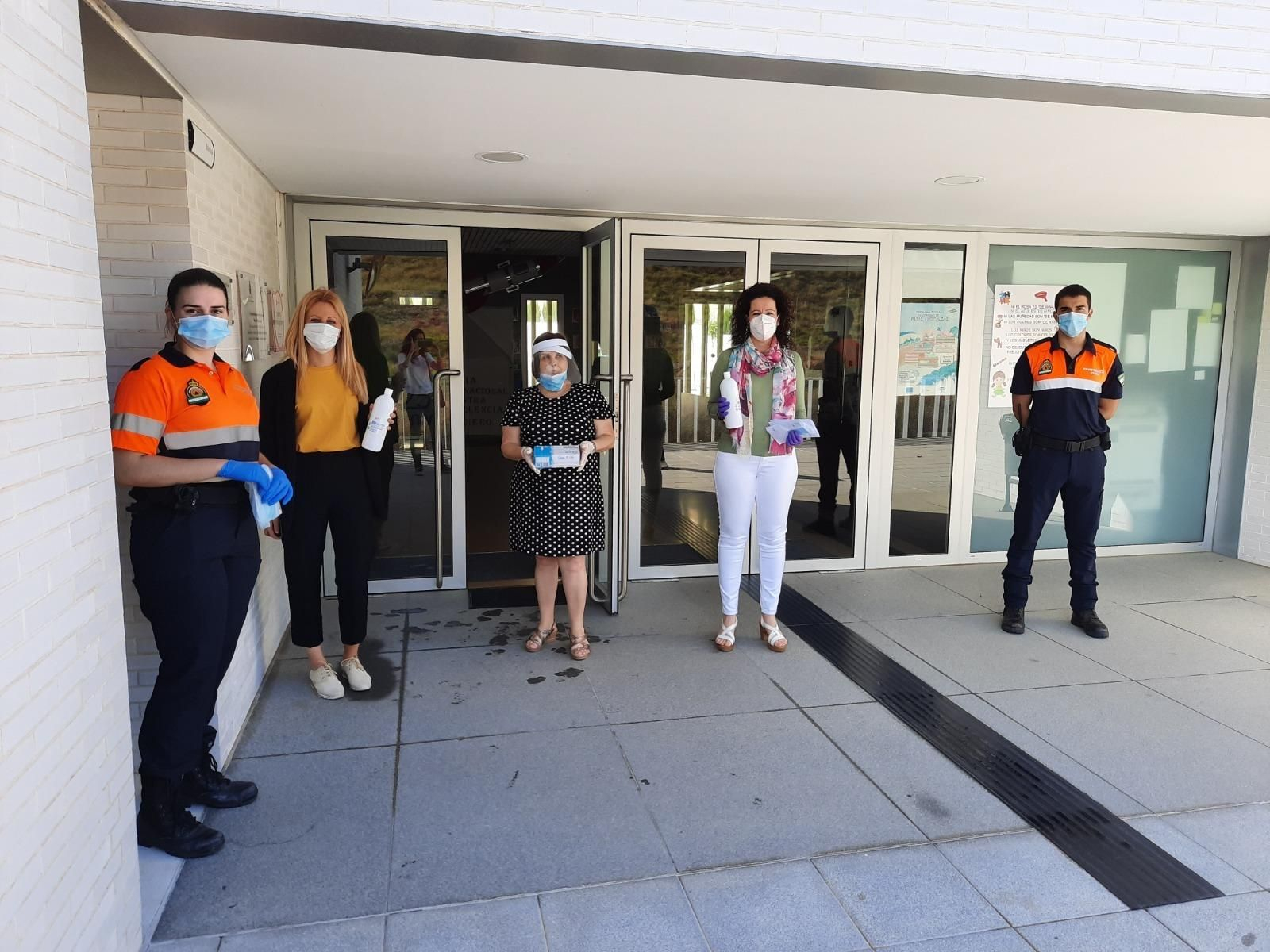 Carboneras activa un dispositivo especial para la matriculación en centros y autoriza ampliar las terrazas