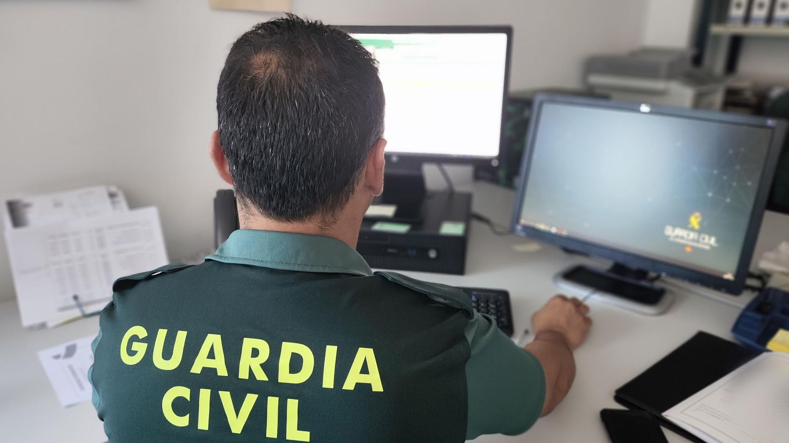 Un guardia civil en su puesto de trabajo | Imagen de archivo