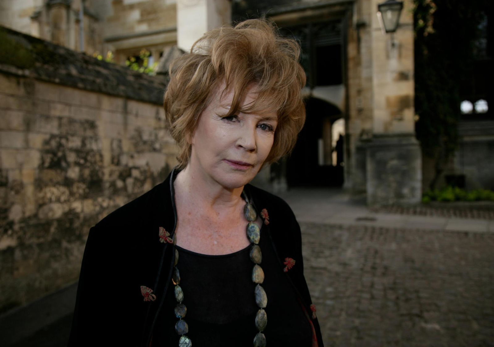 Retrato reciente de la escritora irlandesa Edna O'Brien (Tuamgraney, 1930).