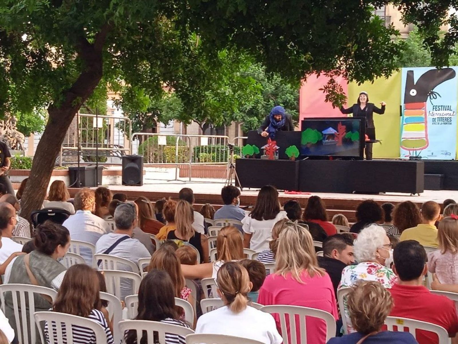 Una imagen de una de las compañías del Festival de Títeres en la plaza de las Angustias