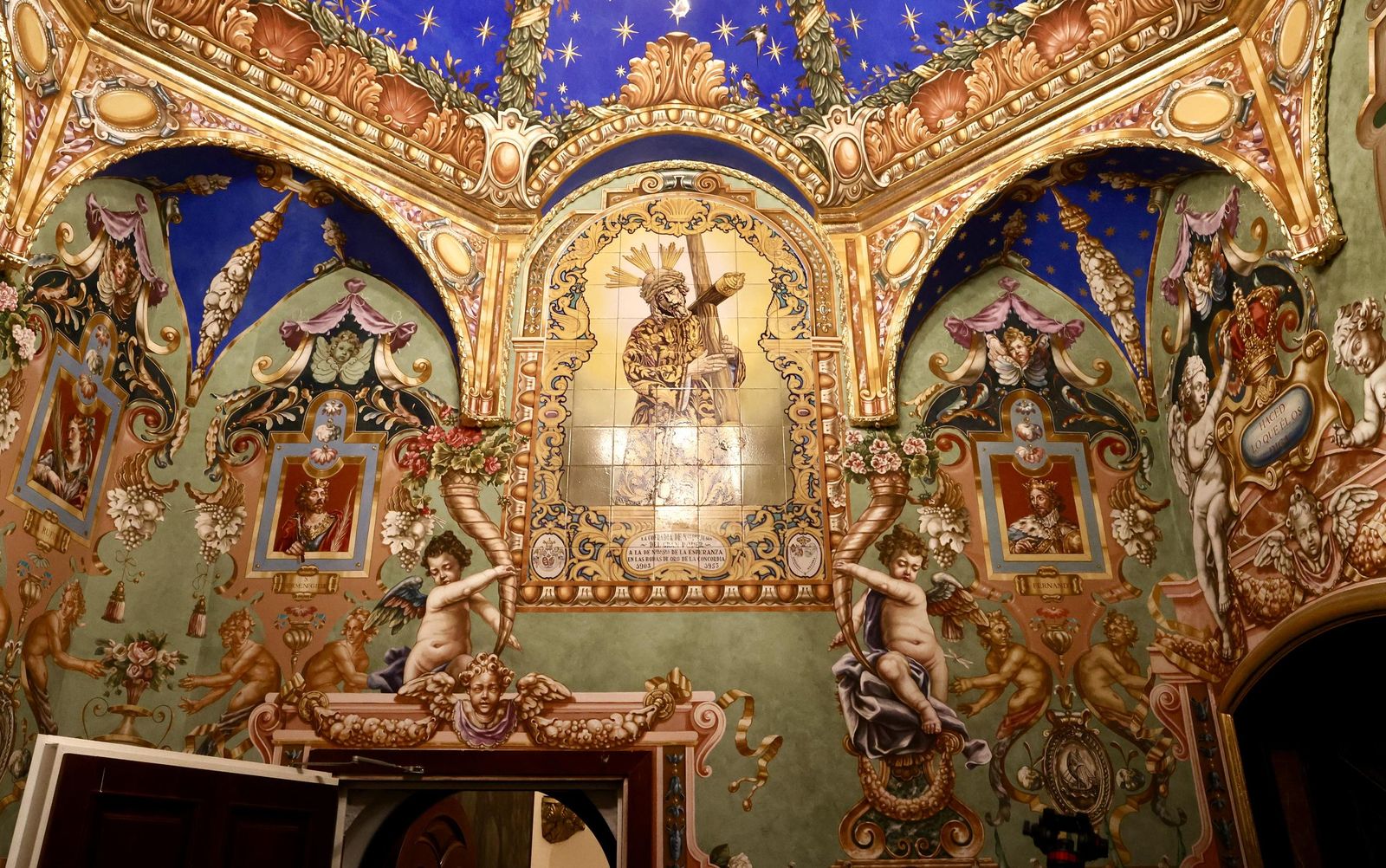 Decoración pictórica de la antesala del camarín de la Virgen de la Esperanza