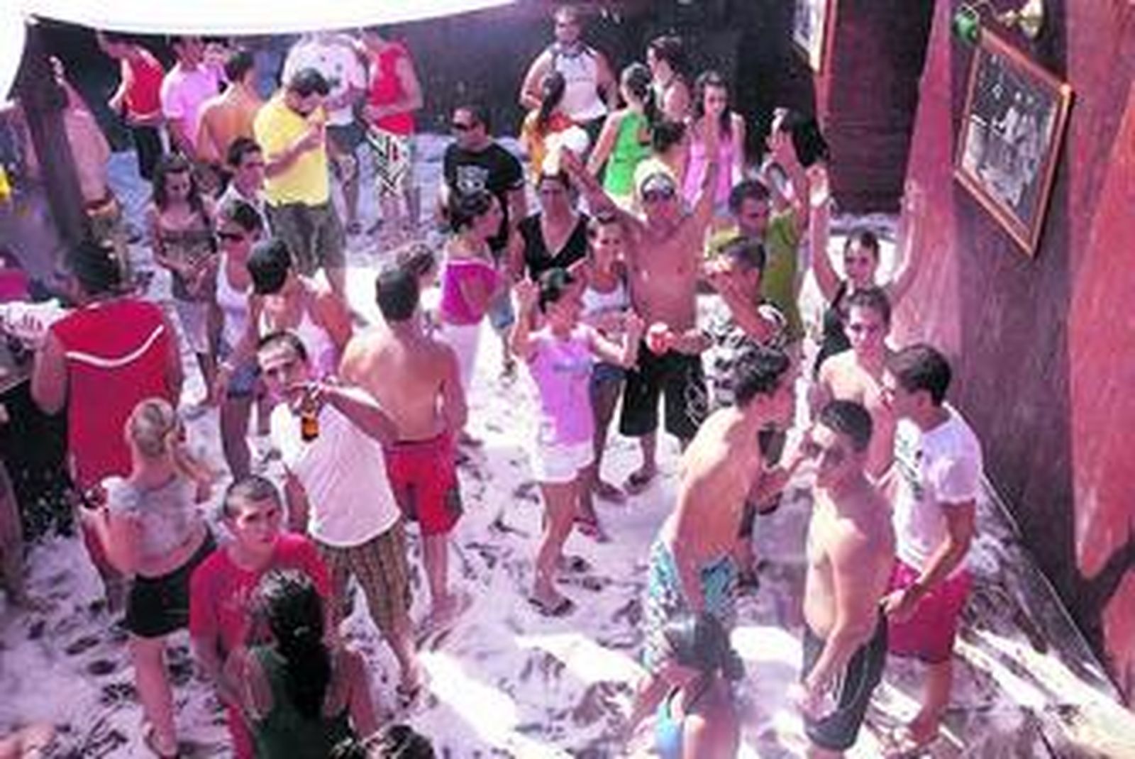 Varias casetas apuestan por la fiesta de día.