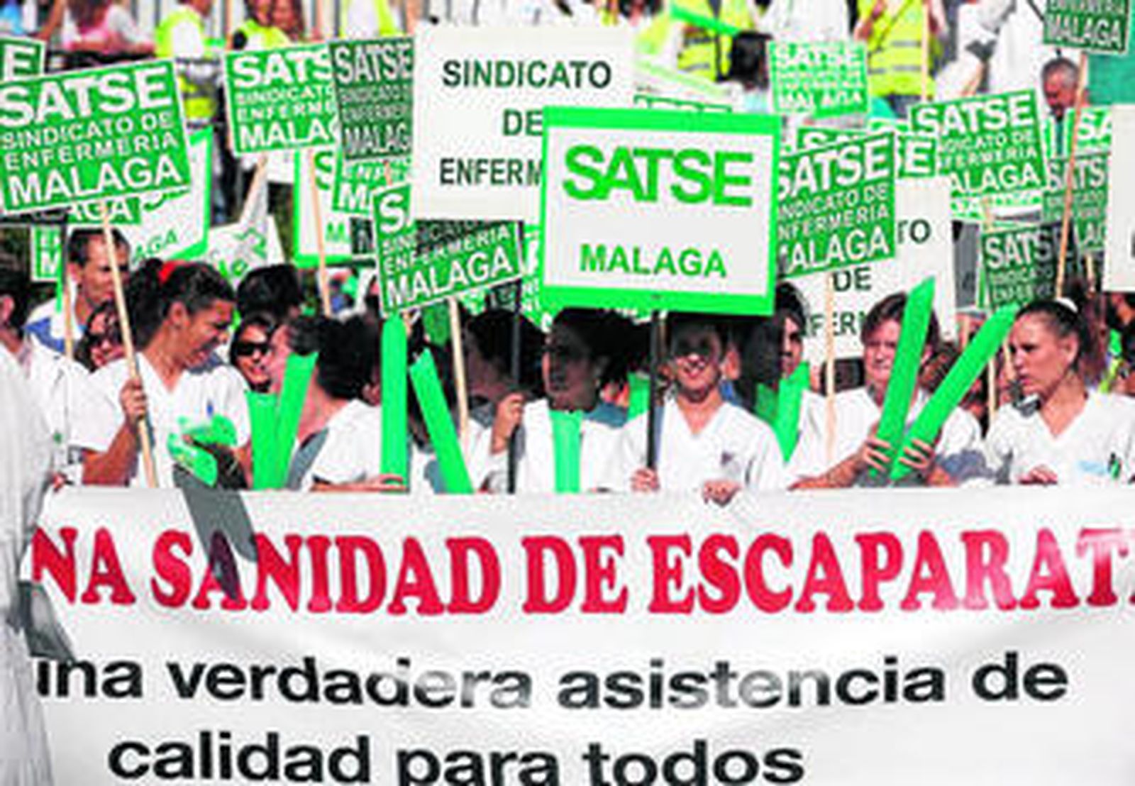 Enfermeros durante una protesta contra los recortes.