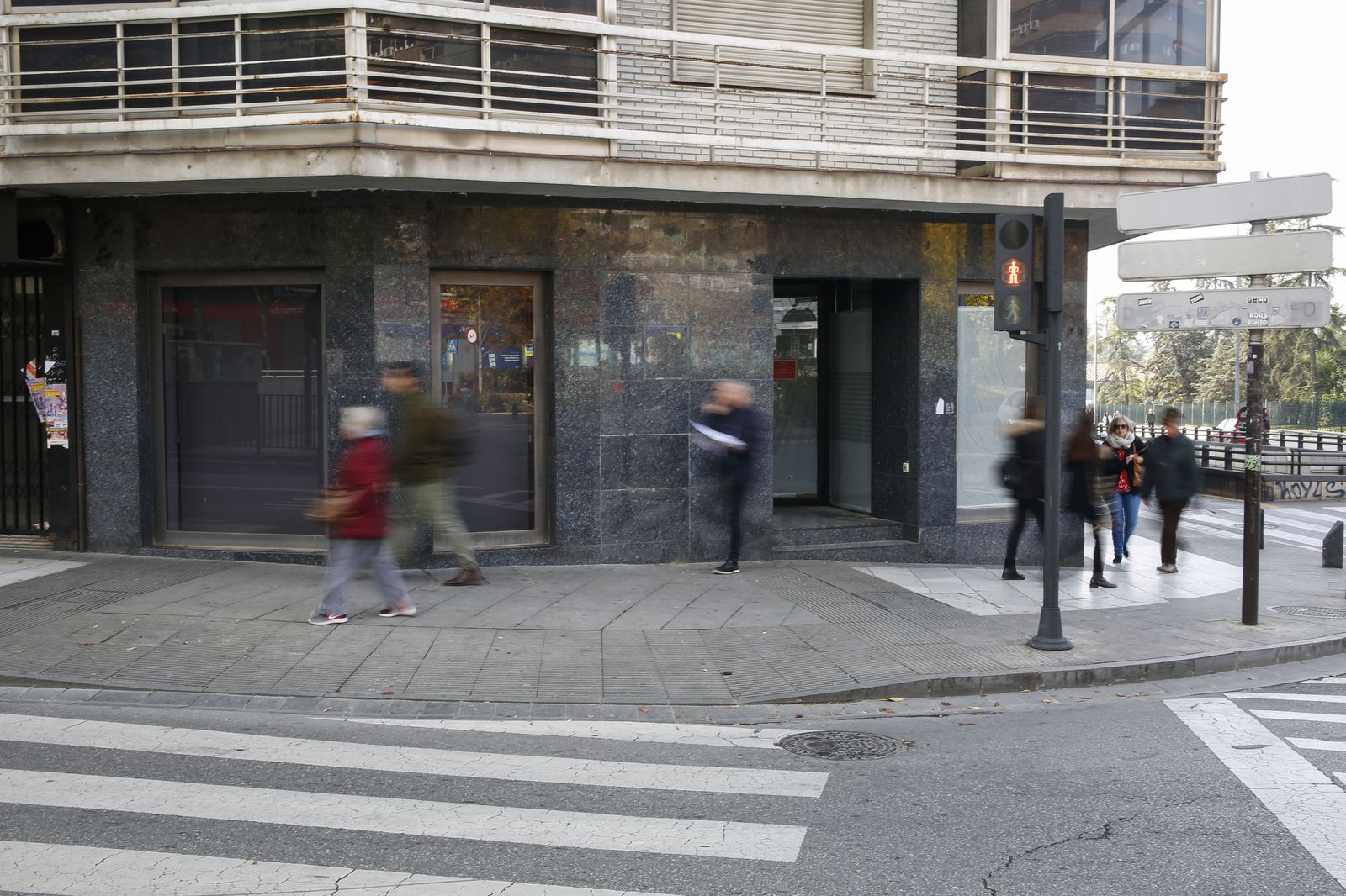 Una sucursal de banco cerrada.