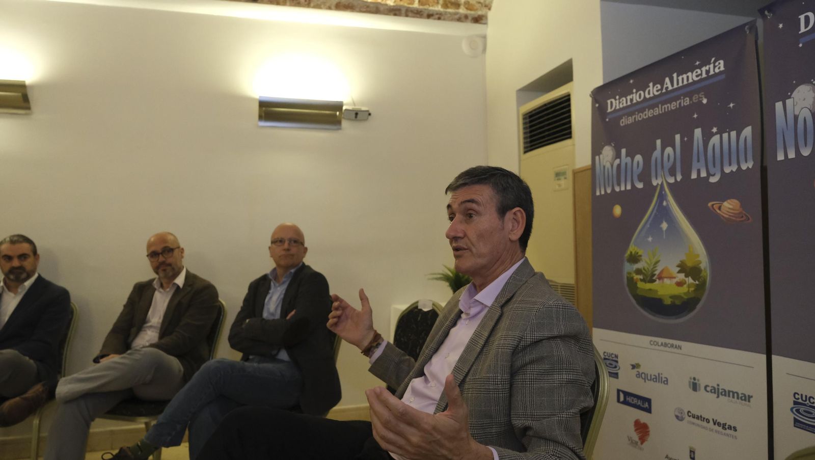 Imágenes del foro Noche del Agua de Diario de Almería