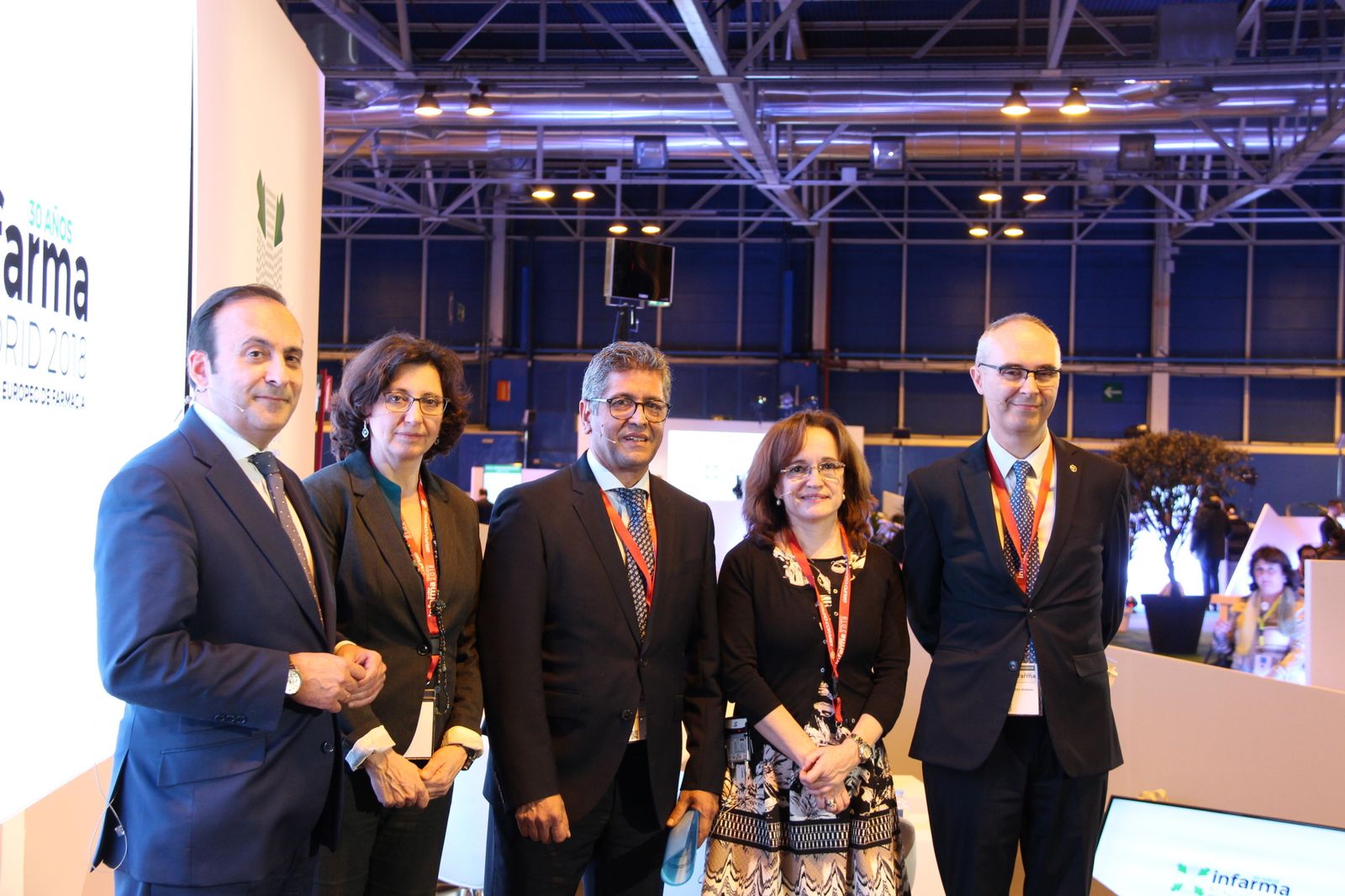 Eduardo Pastor, presidente de Cofares;  María José Calvo, subdirectora general de Farmacia de la Comunidad de Madrid; Antonio Bernal, de la Alianza General de Pacientes; Marta Sánchez-Celaya, gerente de Atención Primaria del Serma; y Óscar López, del Colegio de Farmacéuticos de Madrid.