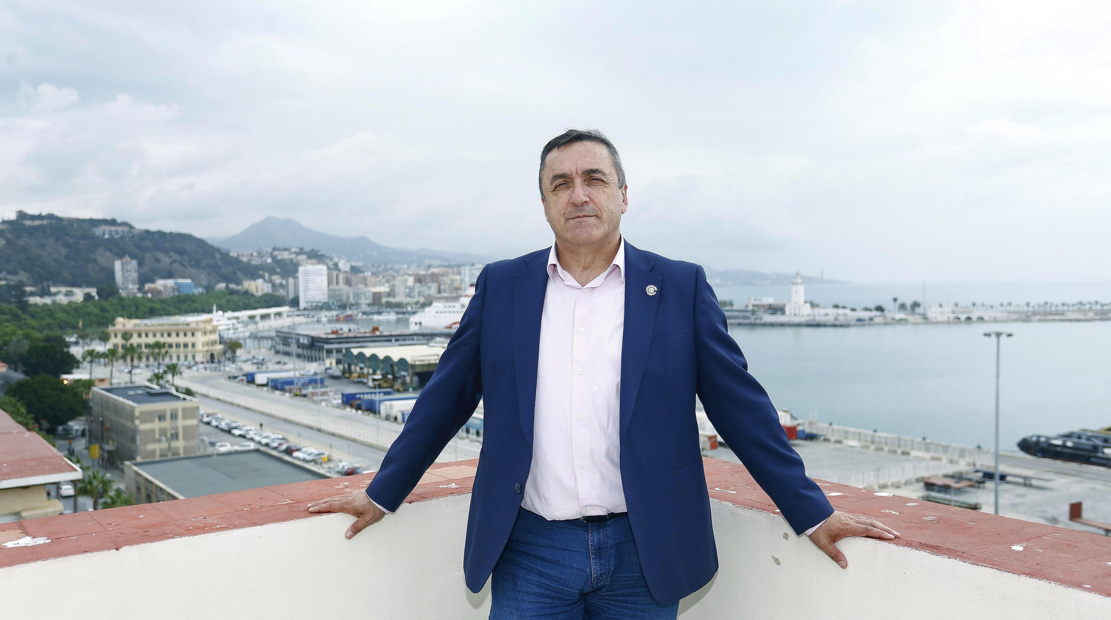 Fernando Cubillo en la azotea de la sede de Comisiones Obreras en Málaga.