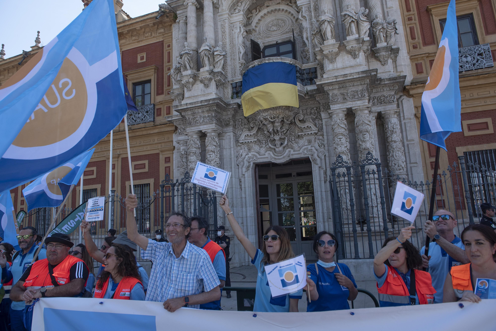 Las imágenes de la protesta de los profesionales de las urgencias y emergencias en Sevilla