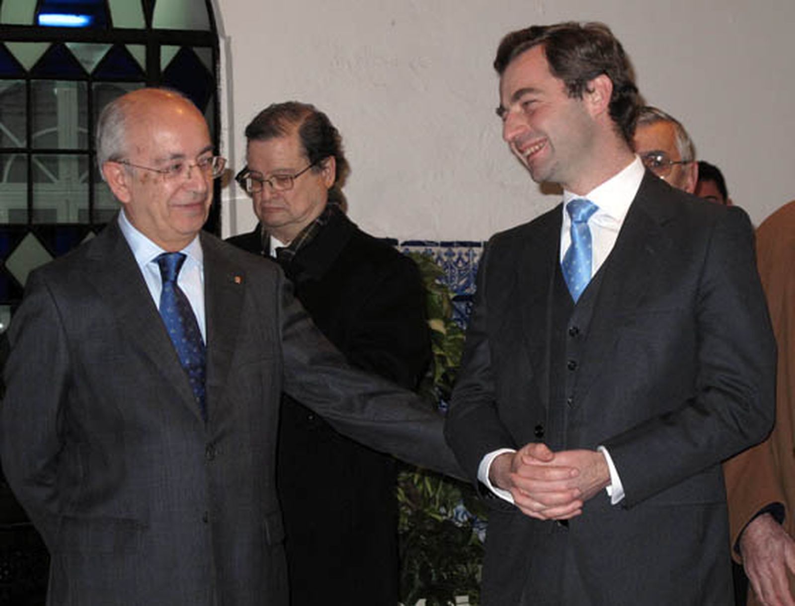 Manuel del Valle Arévalo y Luis Rey Goñi, director del San Francisco de Paula, que le dedicó unas palabras al nuevo Socio de Honor de la Asociación Rey Guerrero.



Foto: Victoria Ramírez