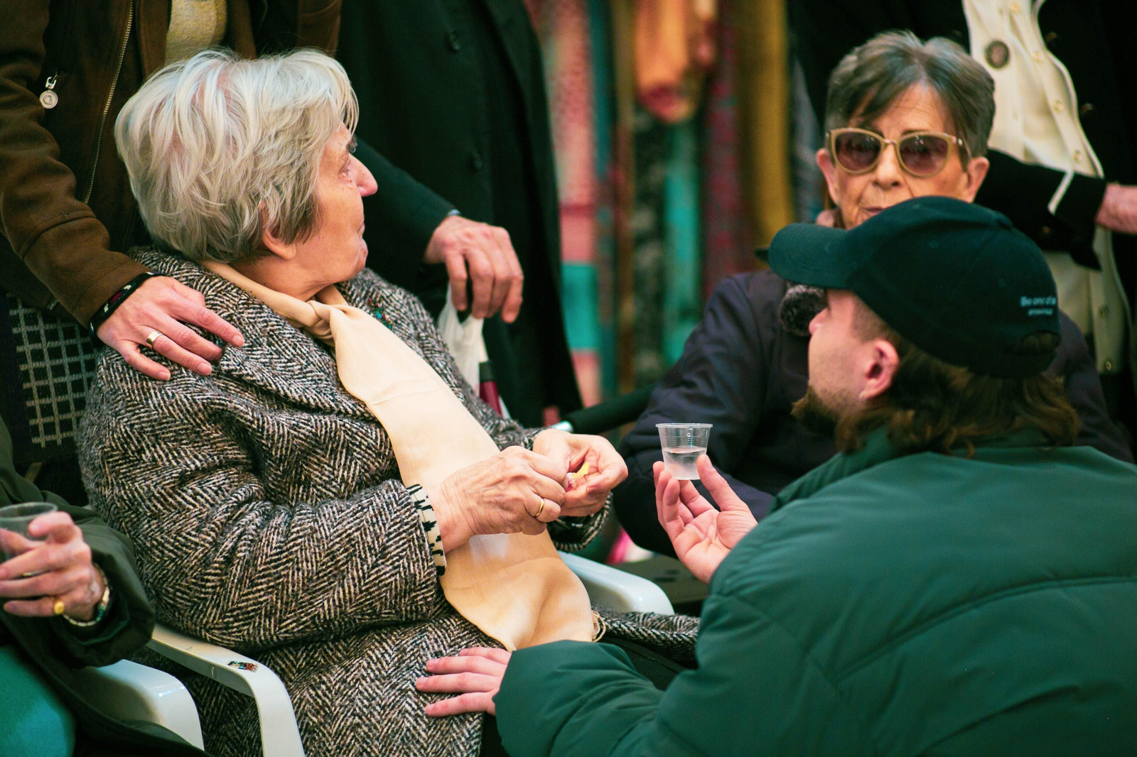 Las mejores imágenes del mercadillo solidario de la Asociación San Rafael Alzheimer de Córdoba Las mejores imágenes del mercadillo solidario de la Asociación San Rafael Alzheimer de Córdoba