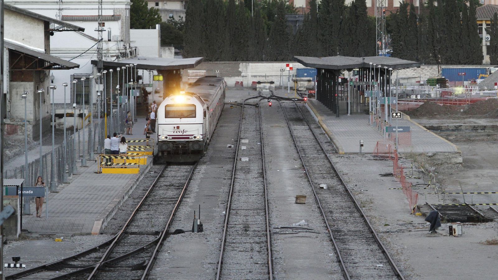 Un tren Talgo, en Granada antes de la remodelación de la Estación