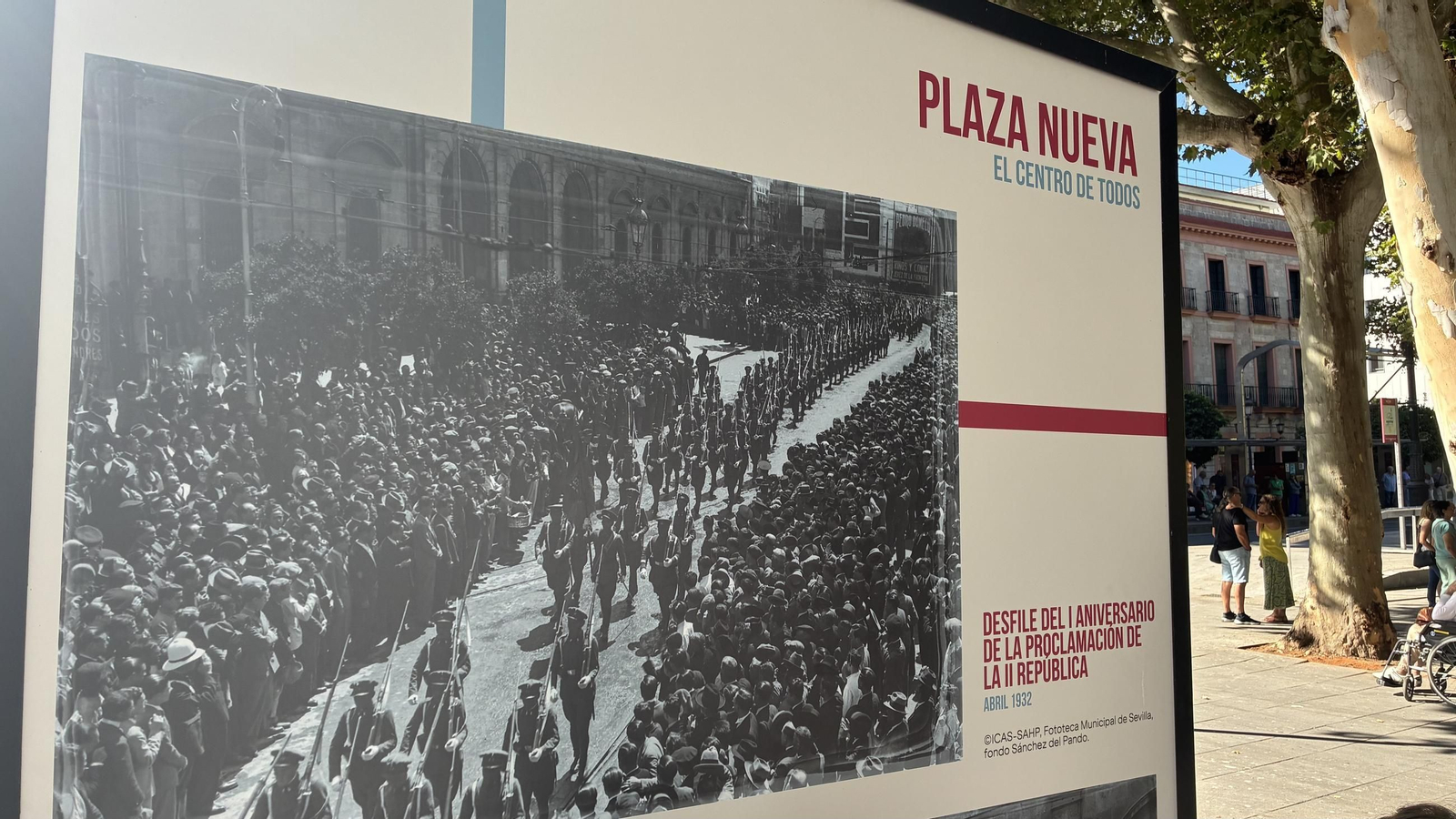 La muestra de fotos que repasa la evolución de la Plaza Nueva.