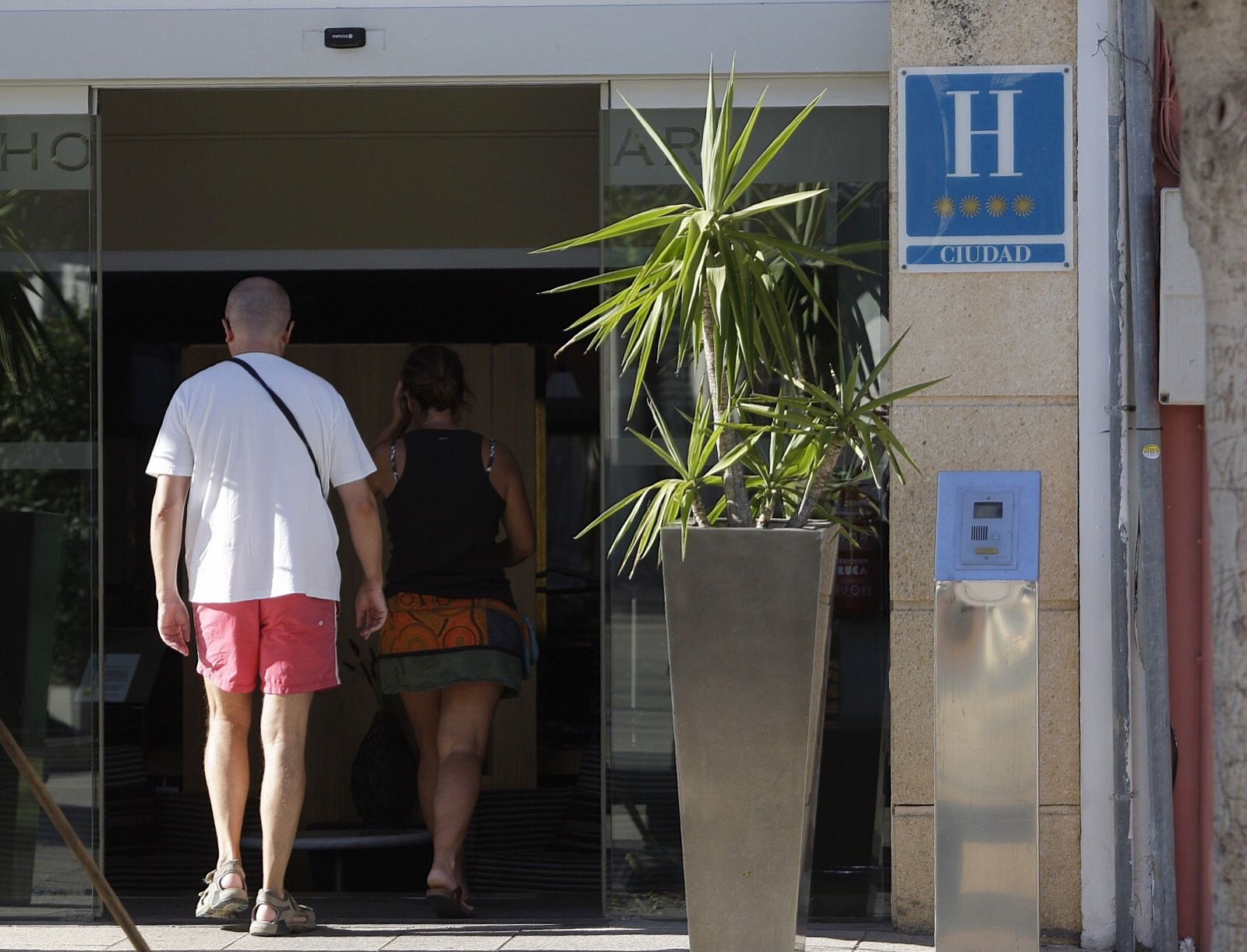 Huéspedes de un hotel del centro de San Fernando, en una imagen de archivo.