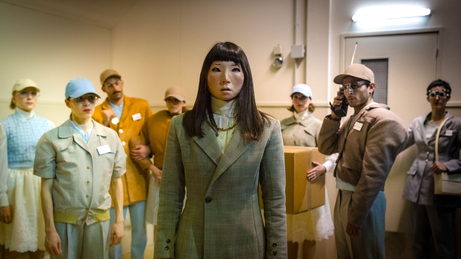 Los ocho intérpretes de 'Pasionaria', una alegoría del mundo real.