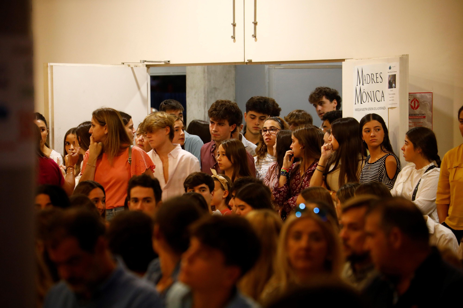 La misa en la parroquia de la Esperanza de Córdoba por Álvaro Prieto, en imágenes