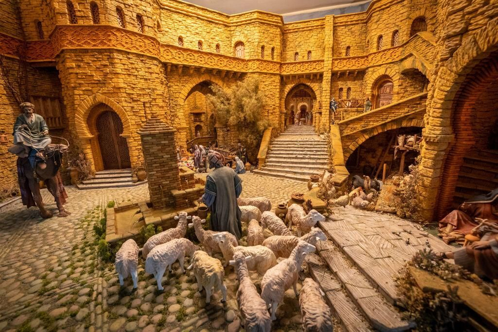 Segundo premio de Nacimiento Artístico de Entidades: Parroquia Nuestra Señora de Loreto, Héroes de aviación española s/n: Laborales de 17:30 a 20:30 h. Festivos: 10:30 a 13:30 horas