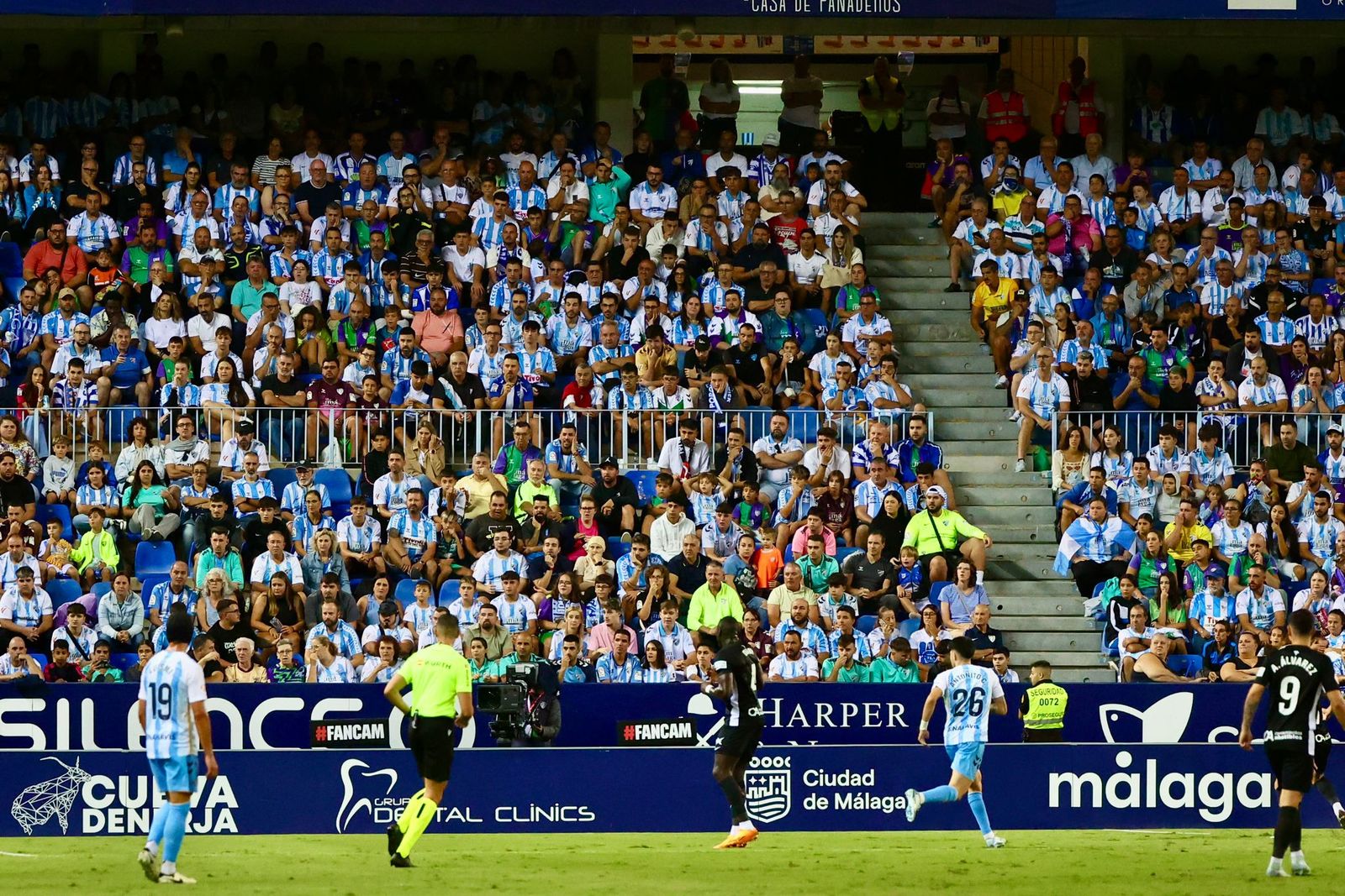 Búscate en las gradas de La Rosaleda durante el Málaga CF-Elche CF