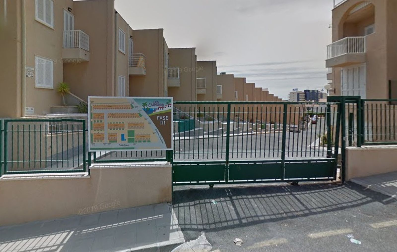 Urbanización de Torrevieja donde tuvieron lugar los hechos este martes por la noche.