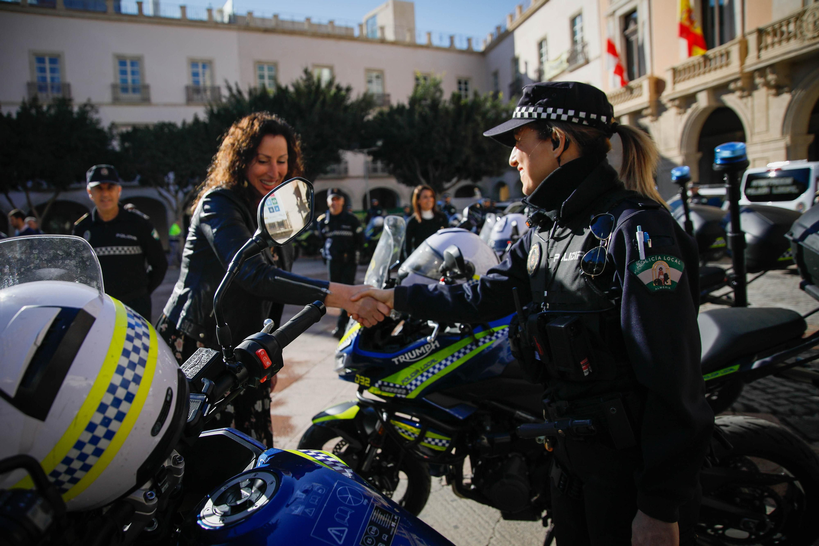 Presentación vehículos y motos policía local en imágenes