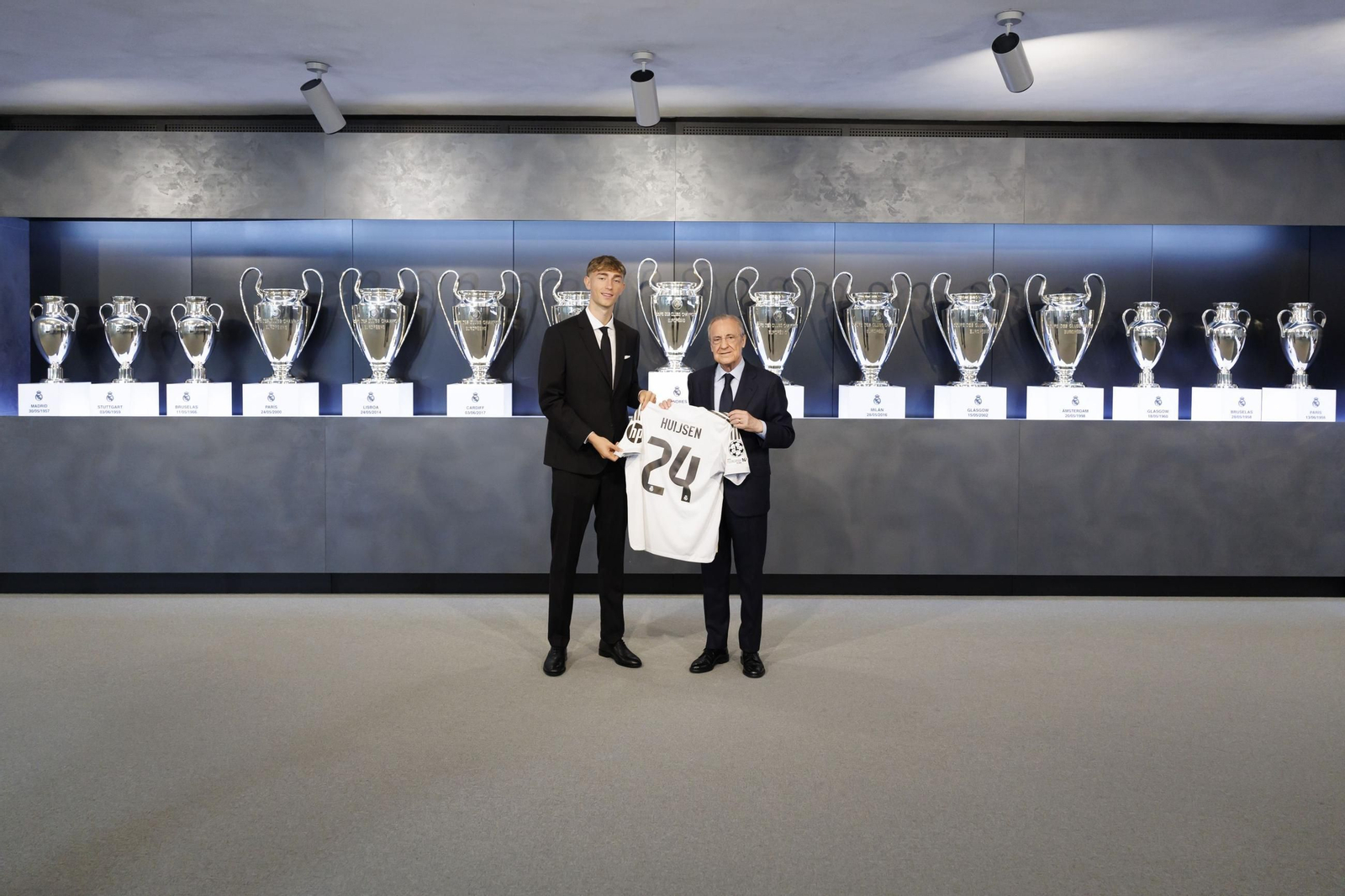 Las fotos del malagueño Dean Huijsen en su presentación con el Real Madrid