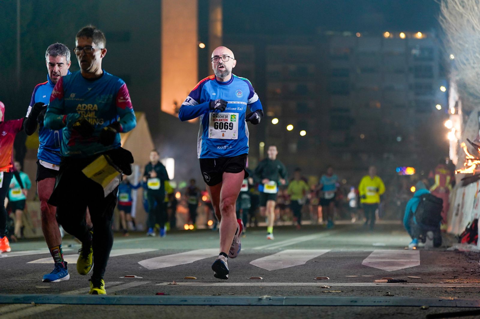En imágenes: búscate en tu llegada a meta de la Carrera de San Antón 2026 (10)