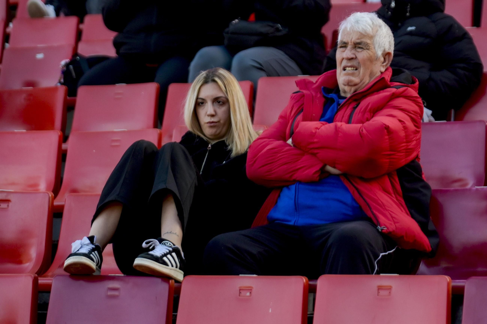 Encuéntrate en la grada y en el recibimiento al Granada CF