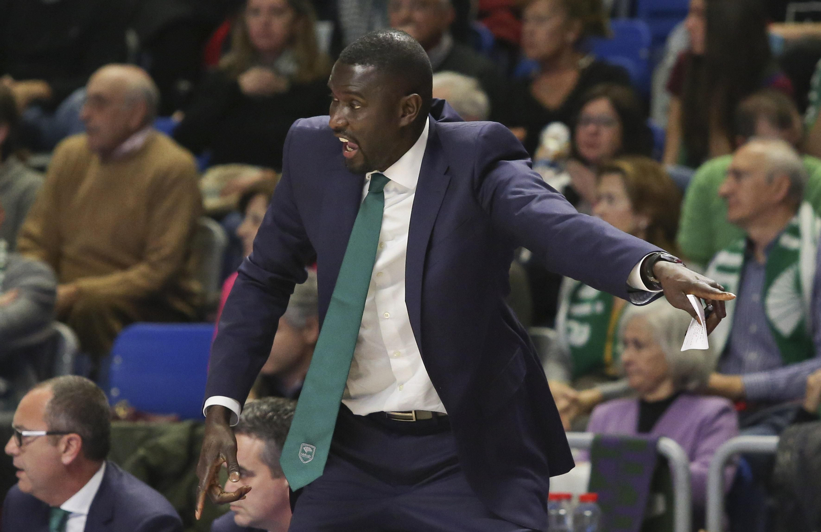 Boni Ndong, en su etapa de ayudante del Unicaja.