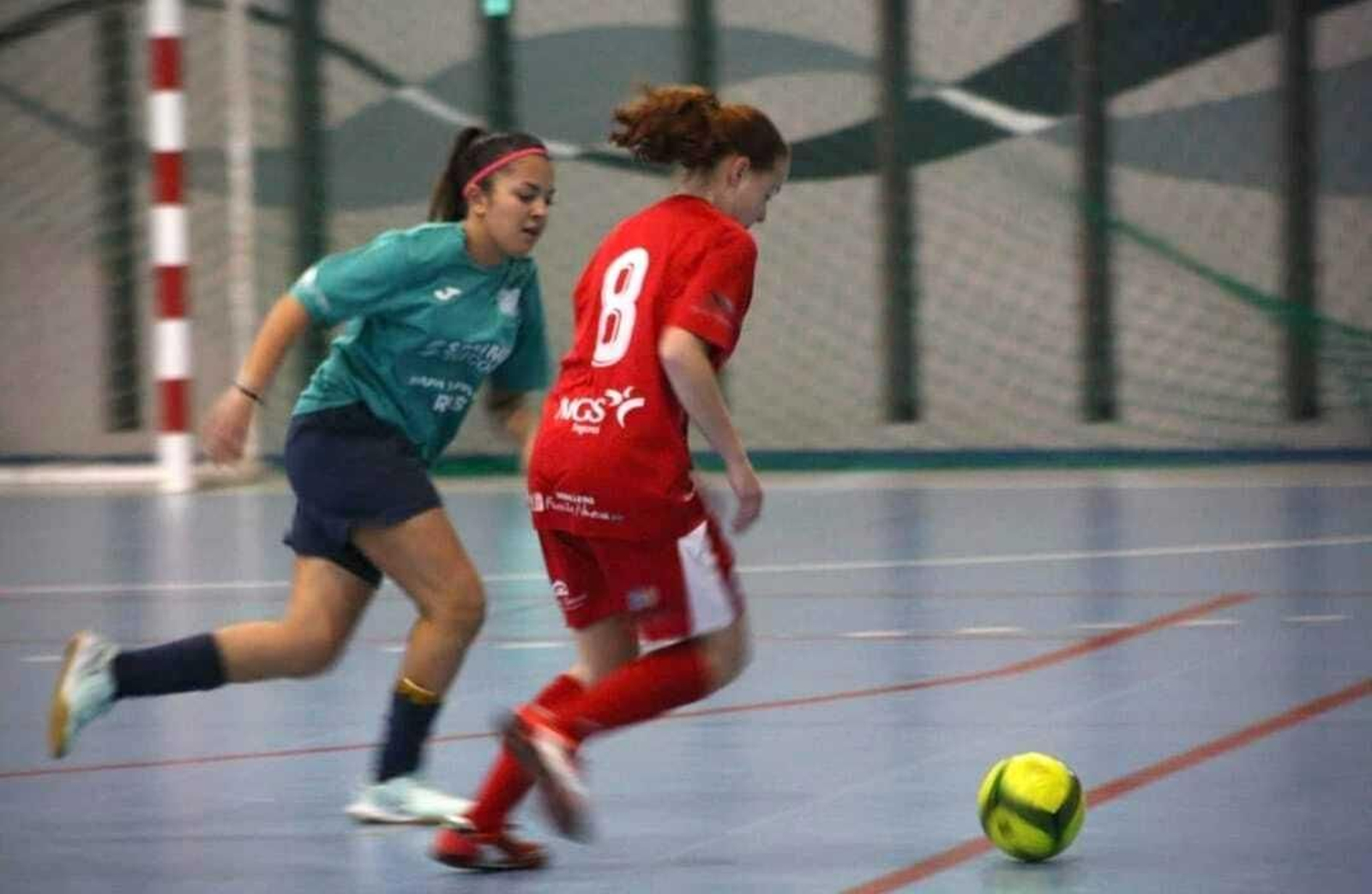 Dos jugadoras durante un encuentro disputado esta temporada de la Liga Femenina AAFS.