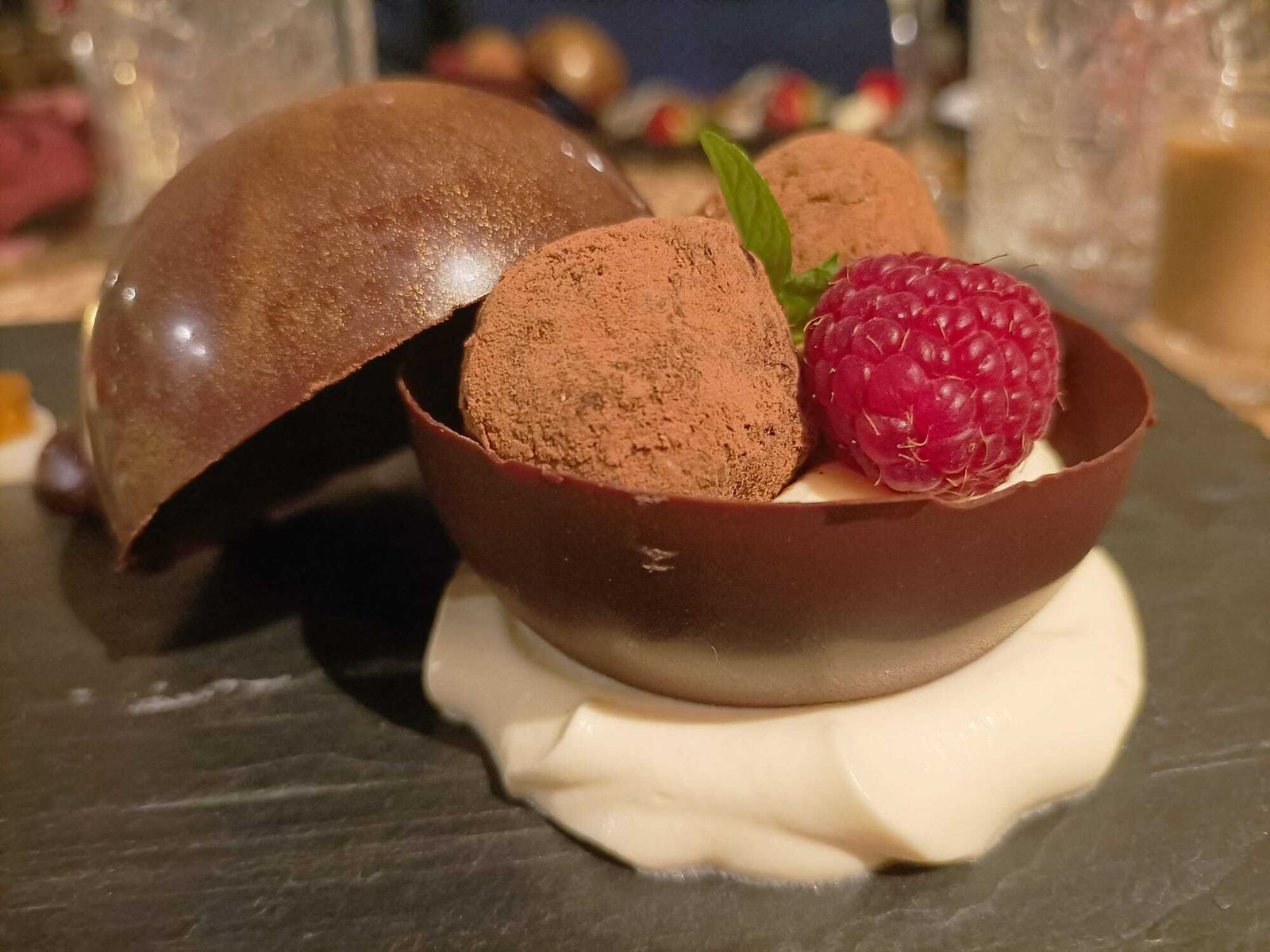 Postre elaborado por el equipo de cocina de Bodegas Mezquita con ocasión de la Cena de San Valentín