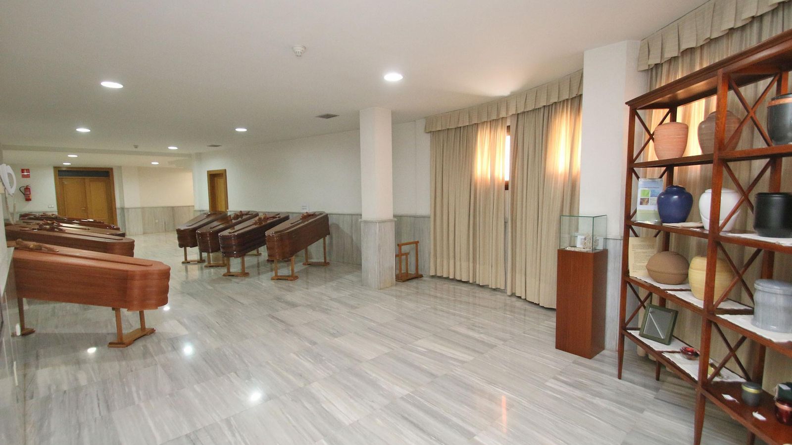 Las incineraciones se han incrementado en esta situación y las urnas han sido productos demandados