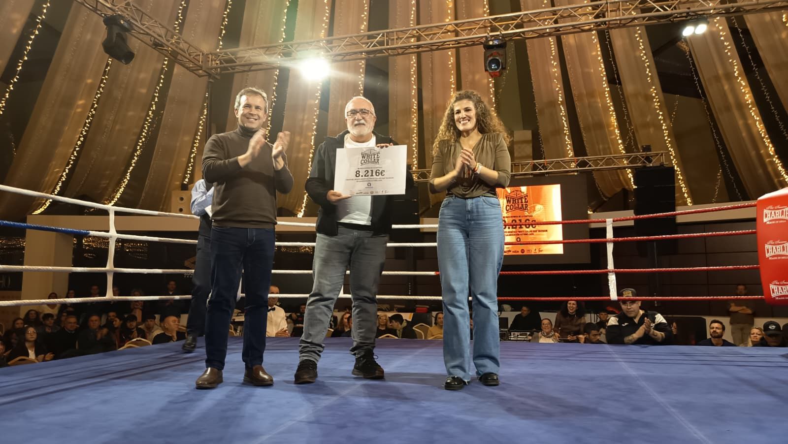 En imágenes: golpes solidarios en una impresionante White Collar Boxing