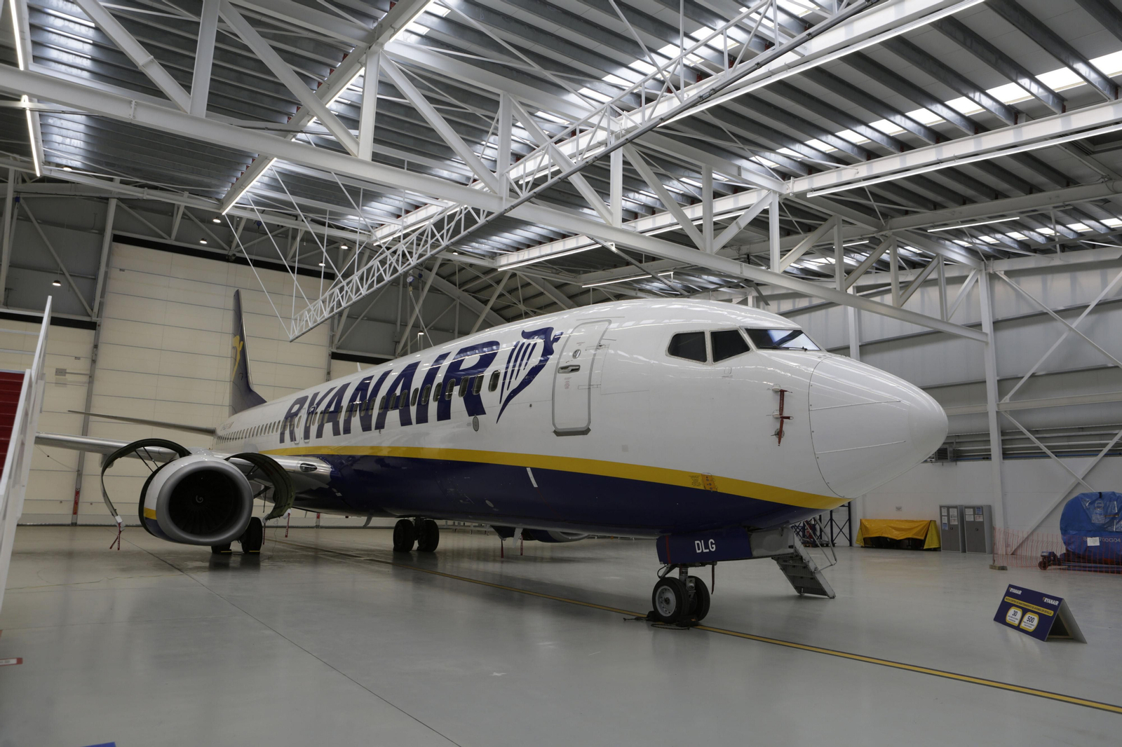 El hangar de Ryanair en Sevilla.