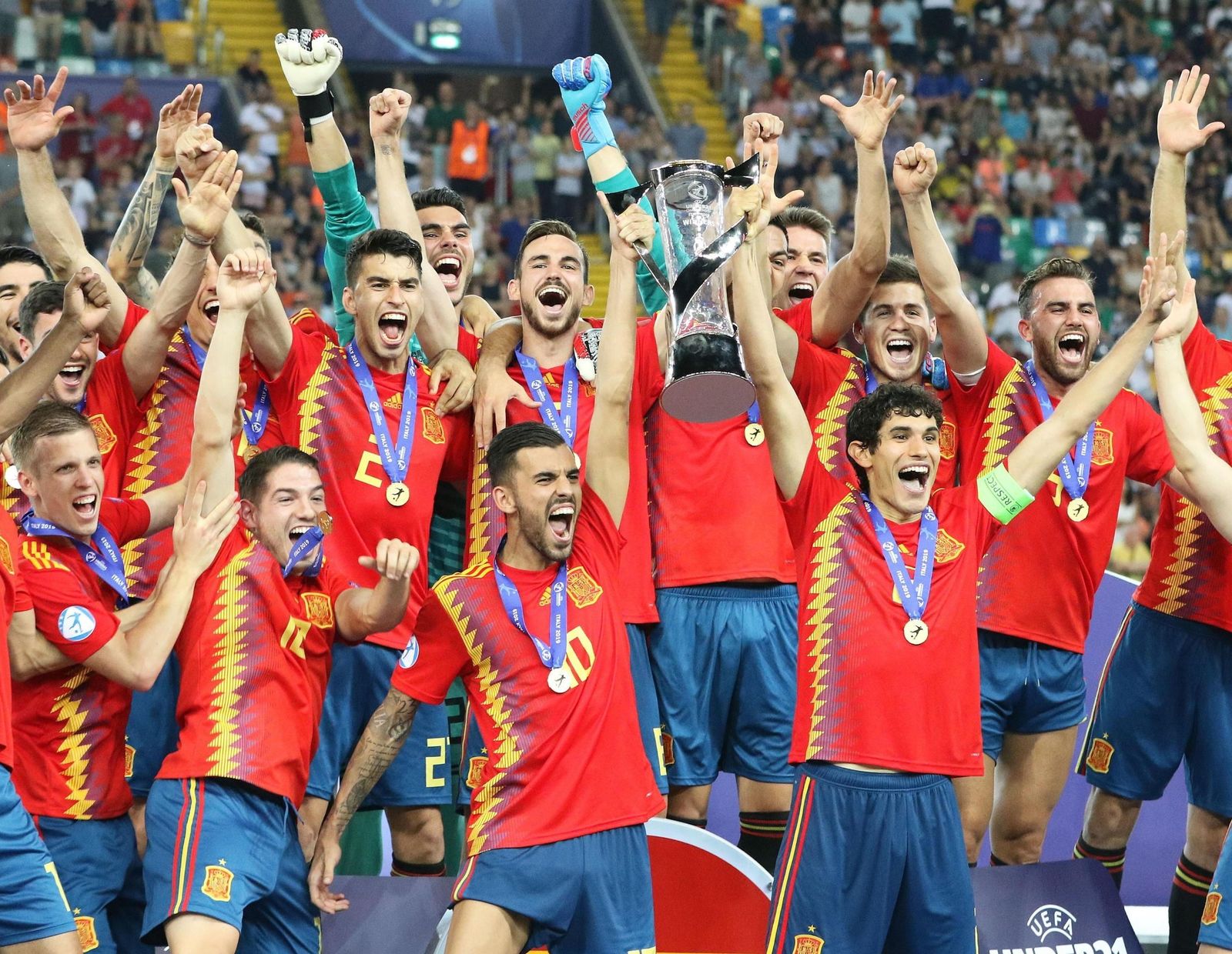 Dani Ceballos le dedicó el título de campeón de Europa sub 21 a Reyes.